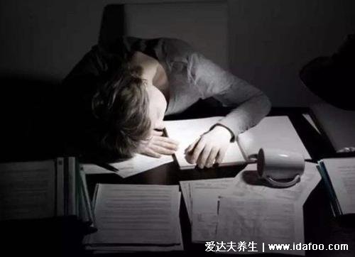 头上长红疙瘩毛囊炎怎么治疗,可以用紫外线治疗根除