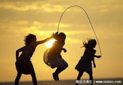 颈椎病的最好3种运动，除了跳绳还有这两种