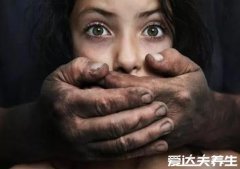 斯德哥尔摩综合征是变态心理，是经历绝望