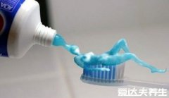 牙膏久战不泄是真的,但经常使用副作用太