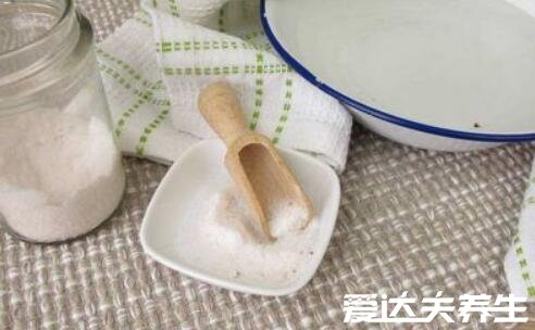 盐水泡脚有什么好处,消炎杀菌多年脚气有救了