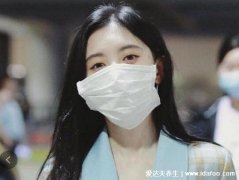 白色口罩易引发皮肤问题,导致鼻子和眼周