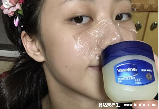 凡士林可以擦脸吗,纯凡士林才能涂脸有保湿效果(油痘肌慎用)