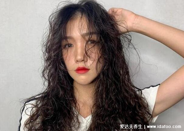 黑茶色头发图片效果图,百搭不挑人颜色低调又显白