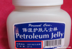 凡士林可以擦脸吗，纯凡士林才能涂脸有保