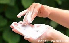 洁面乳和洗面奶的区别，洁面乳清洁效果更