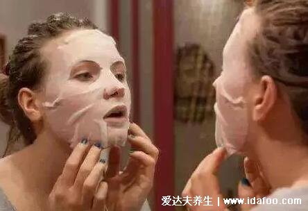 每天坚持敷面膜五年后,皮肤敏感依赖性皮炎(停用后缺水有细纹)