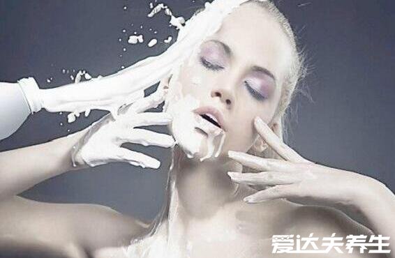 牛奶洗脸有什么好处,能淡斑美白还能修复受损肌肤治疗晒伤