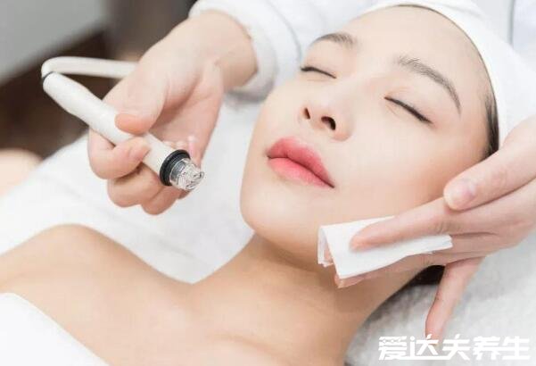 水光针多少钱一针,少则几十多则上万(普遍一到两千)
