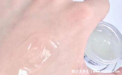 眼霜什么时候用效果最好,25岁之后用最好以免长脂肪粒(早晚可使用)