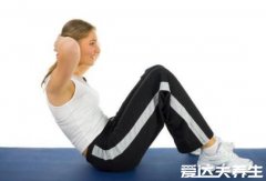 睡前一个动作暴瘦肚子，仰卧起坐轻松减掉