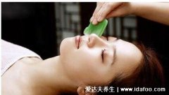 面部正确的刮痧方法图解,由中心向两边(