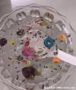 白凉粉在超市叫什么是什么原料做的，冰粉