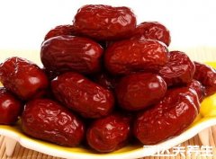 补气血的食物有哪些，红枣/乌鸡/枸杞/黑木