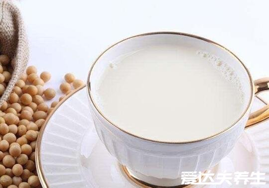 鸡蛋不能和什么一起吃,红糖/柿子/豆浆/茶/兔肉皆不可同食