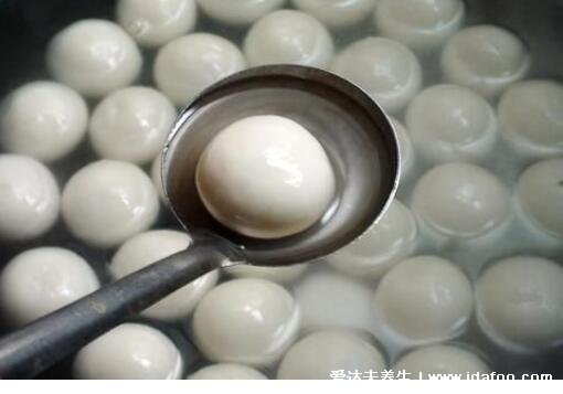 汤圆冷水煮还是热水煮,都不是/用温水煮(水开之后要加凉水)