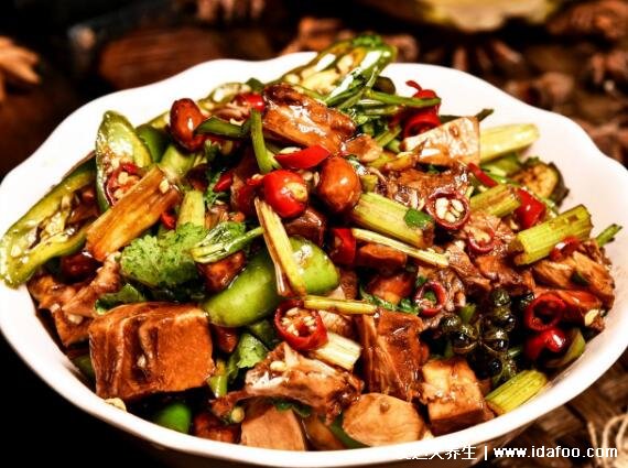 兔肉不能和什么一起吃,甲鱼/鸡蛋/芹菜/小白菜/鸡肉以免不利身体