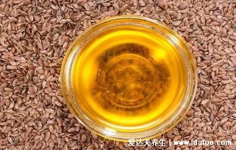 亚麻籽油怎么吃的正确方法,口服可服温开水/炒菜油温不超七成热