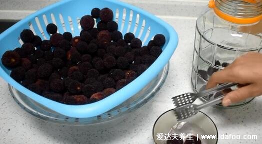 杨梅酒的制作方法步骤,泡/杀菌/铺/密封杨梅四个步骤(视频做法)