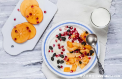 4个喝酸奶的最佳时间,使用电脑后喝酸奶能