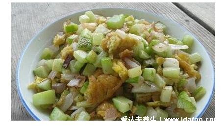 八月瓜怎么吃,直接掰开吃可吃籽(可和蜂蜜煮着吃等5种吃法)