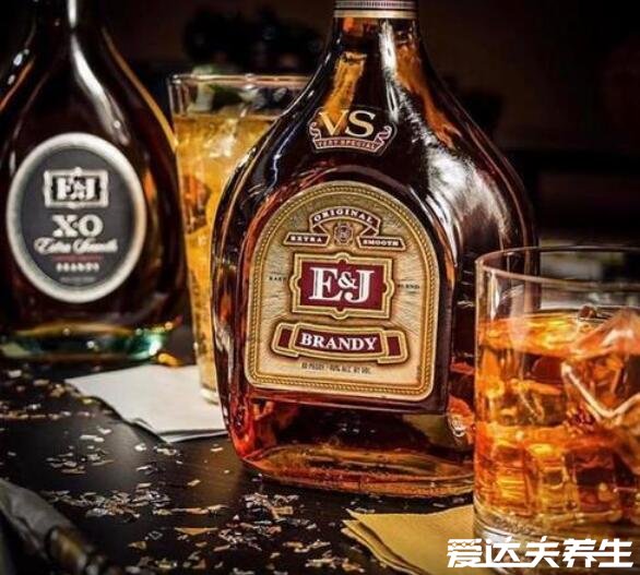 白兰地是什么酒怎么喝，是水果发酵的高酒精度蒸馏酒容易入口