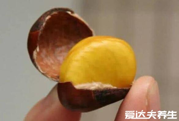 板栗怎么煮好吃好剥壳,划开口子热水下锅煮好吃又好剥