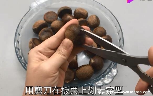 板栗怎么煮好吃又简单,美味糖炒板栗自己也能做(附视频做法)