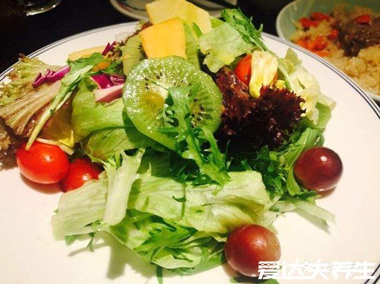 白细胞低吃什么补得快,牛尾汤是最好的滋补汤品