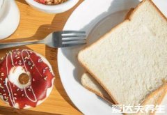 不吃早餐的危害，不仅低血糖还有可能影响