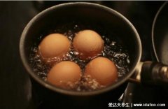 茶叶蛋怎么做才入味又好吃,浸泡的时候一