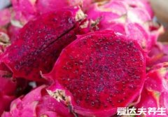 吃火龙果尿红色正常吗，很正常这是天然色