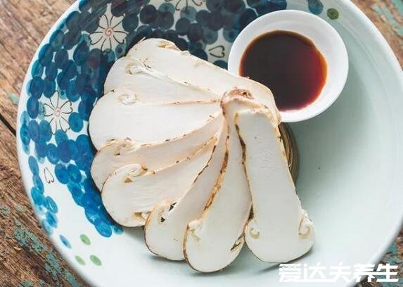吃松茸的禁忌,与软甲类食物同吃会导致砒霜中毒