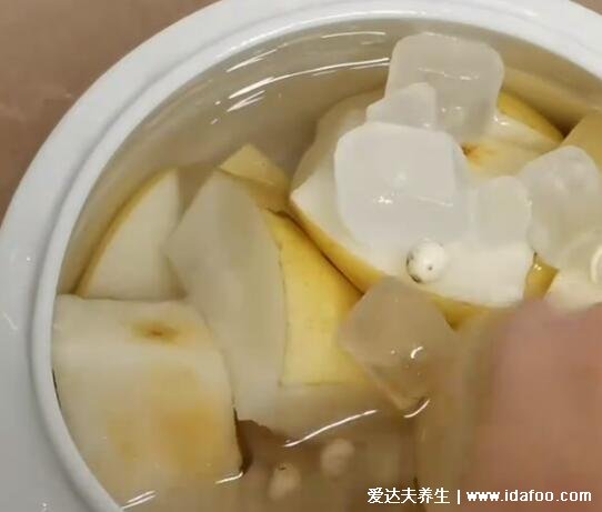 川贝炖雪梨的正确做法,可以不用去梨皮(附详细步骤视频)