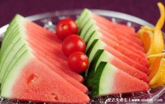 吃完西瓜千万别碰5种食物,西瓜加桃子小心