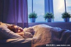 长时间开灯睡觉的危害，儿童容易性早熟/增