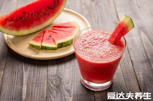 狗肉不能和什么一起吃，与鲤鱼一起吃会引起食物中毒