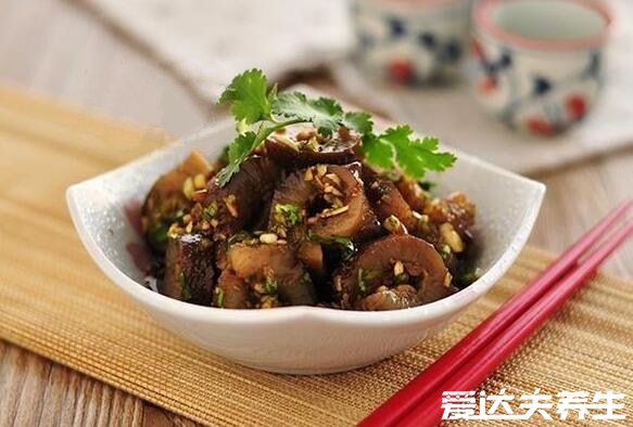 海参的简单最佳吃法,泡发的熟海参蘸酱油吃味美营养全