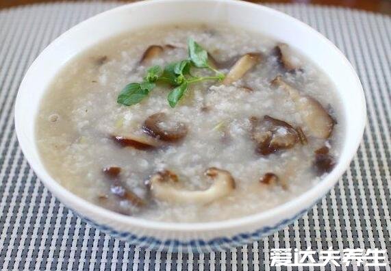 海参的简单最佳吃法,泡发的熟海参蘸酱油吃味美营养全