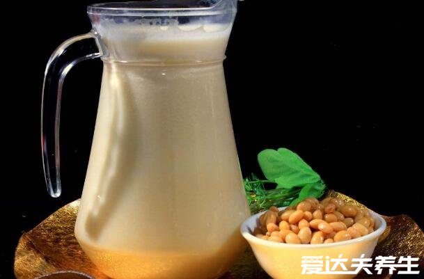 喝豆浆的好处和坏处,强身健体抗衰老但不能喝太多(没煮开的豆浆有毒性)