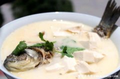 鲫鱼汤怎么炖好喝又营养，四个小窍门炖出