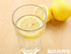 减肥食谱一周瘦10斤,第一天多喝柠檬水清理