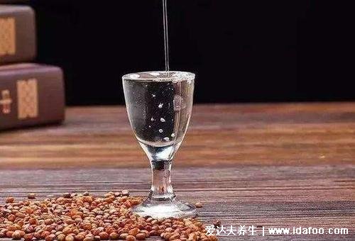酒后难受9个缓解的办法,可以喝西红柿汁或者西瓜汁