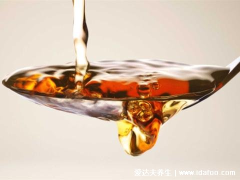 酒后难受9个缓解的办法,可以喝西红柿汁或者西瓜汁