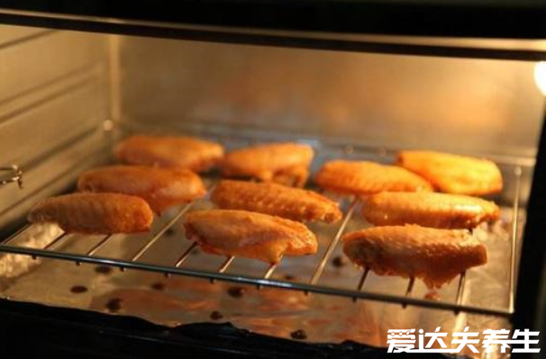 烤箱烤鸡翅温度和时间,上下火200度烤20分钟后翻面烤10分钟(教程)