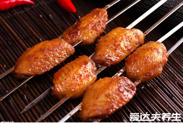 烤箱烤鸡翅温度和时间,上下火200度烤20分钟后翻面烤10分钟(教程)