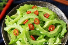 苦瓜怎么炒好吃又不苦,用盐腌十分钟或开