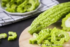 苦瓜怎么吃降糖,生吃嚼着吃更营养有利血