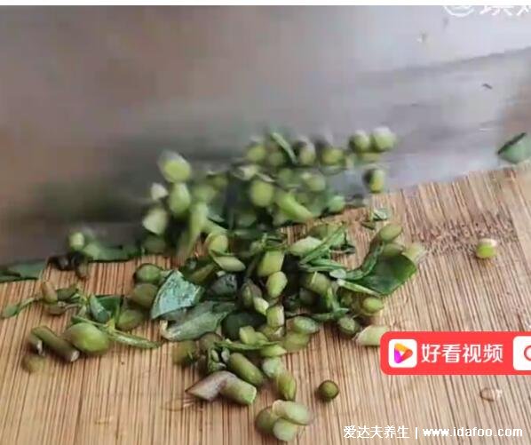 马齿苋怎么吃,除了炒着吃试试火腿马齿苋饼(附视频做法)