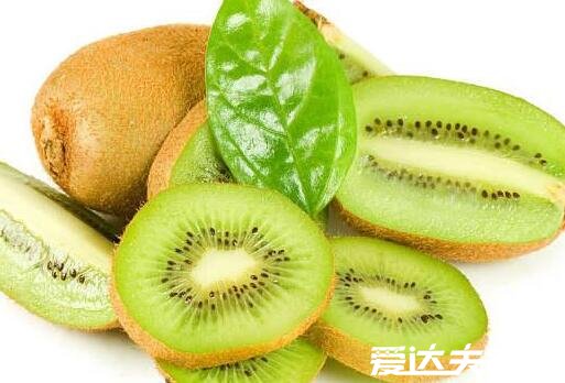 猕猴桃怎么去皮,只要一把刀一个勺一分钟便可以搞定